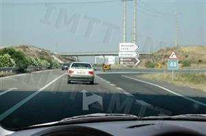 As setas que existem no pavimento: