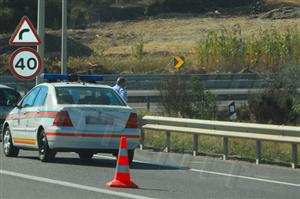 Um condutor a quem tenha sido cassada a carta de condução por praticar infracções ao Código da Estrada pode ficar impedido de obter novo título?