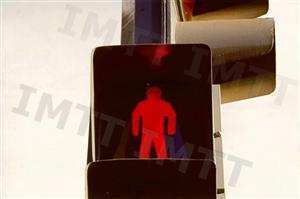 Os peões são obrigados a respeitar a indicação do sinal: