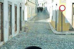 O sinal vertical indica-me: