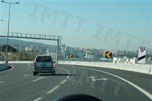 O sinal de fundo branco indica aproximação de uma saída a 150 metros. Concorda com esta afirmação?