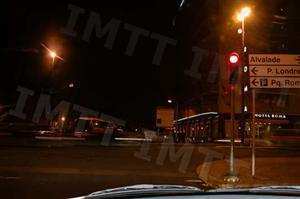 A condução nocturna deve influenciar a velocidade?