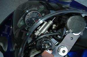 Por norma, os motociclos de tipo desportivo/estrada equipados com amortecedor hidro-mecânico da direcção apresentam, quanto à sua afinação/regulação: