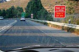 Estou a iniciar uma descida prolongada. Para circular em segurança: