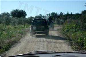 Quando a aderência ao piso é menor, a distância de paragem aumenta e a velocidade deve: