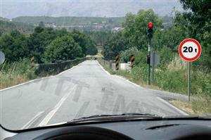 O sinal vertical proíbe o trânsito: