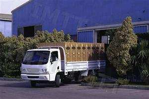 Um veículo pesado de mercadorias com 12 toneladas de peso bruto e 5 toneladas de tara, pode comportar:
