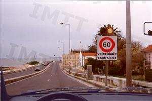 Circulo a 70 Km/h. A partir deste momento devo: