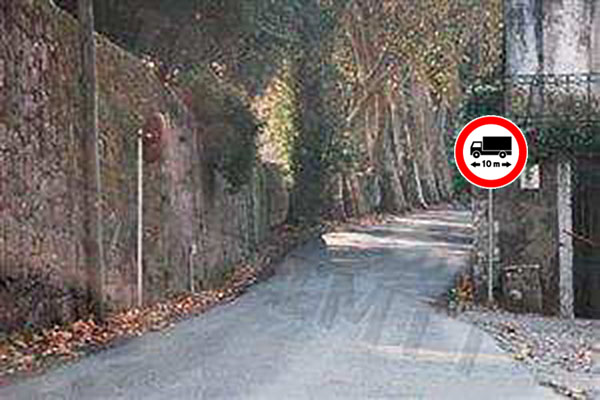 O sinal vertical permite-me entrar nesta via pública?