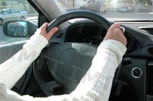 Colocar correctamente as mãos no volante deve ser um princípio para uma condução mais segura?