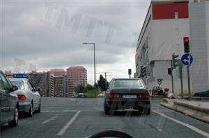 Devo saber que se desrespeitar a obrigação de parar imposta pela luz vermelha de regulação do trânsito: