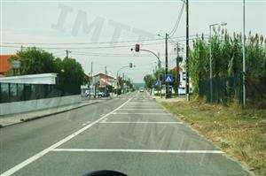 Quando a sinalização luminosa mudar para a cor verde, devo: