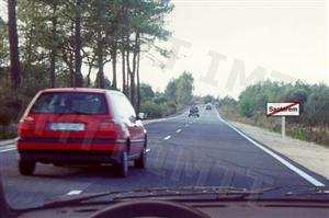 Ao ser ultrapassado, devo: