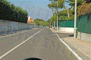 A manobra de inversão do sentido de marcha é proibida: