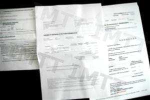 Quando é fiscalizado pela autoridade competente, um condutor dum automóvel pesado, utilizado no transporte rodoviário de mercadorias, deve: