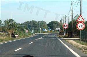 O que significa o sinal vertical de forma triangular?