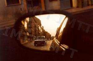 Para conduzir com segurança, é necessária a utilização dos espelhos, pelo condutor: