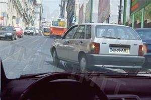 Sempre que se verifique uma grande intensidade de trânsito o estacionamento é proibido.