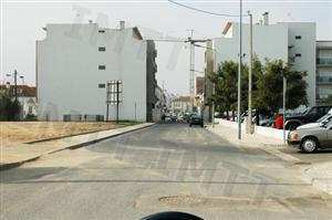 Quando é que o veículo que se apresenta à minha direita é obrigado a ceder-me a passagem?