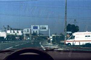 Se não oferecer perigo para a segurança dos outros utentes da via, devo ceder a passagem à ambulância.