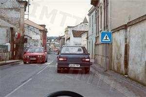 Nesta situação posso buzinar?