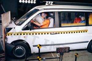 Na primeira fase do socorro a vítimas de acidentes rodoviários, importa observar pormenorizadamente: