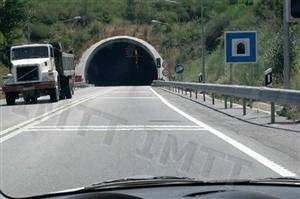 Perante o sinal de indicação devo: