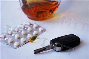 Existem medicamentos cuja ingestão pode influenciar a condução da mesma forma que o álcool.