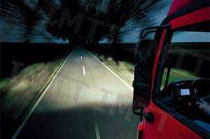 O condutor sente a direcção instável durante a marcha. Qual a causa mais provável?