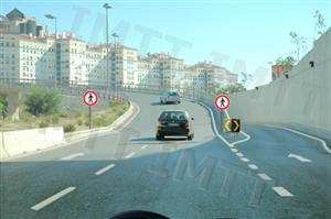 Ao entrar nesta via pública devo saber que este sinal vertical significa: