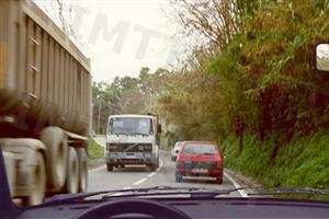 Nesta situação, posso inverter o sentido de marcha?