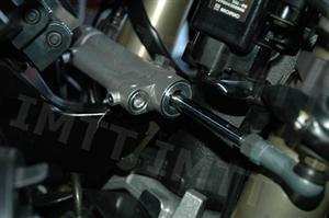 O condutor pode regular ou mandar regular o amortecedor de direcção do seu motociclo?