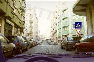 Qual das seguintes afirmações está correcta para o sinal de informação?