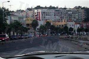 Uma das técnicas de condução defensiva, a aplicar em condução urbana, é: