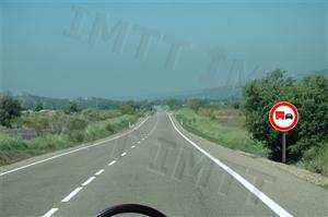 O sinal de proibição destina-se a proibir a manobra de ultrapassagem: