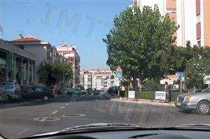 Quem deve avançar em primeiro lugar, nesta intersecção?