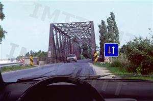 Neste local, os condutores que circulam em sentido contrário, encontram no início da ponte um sinal de: