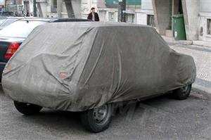 O veículo estacionado incorre numa infracção?