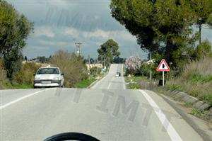 A manobra de ultrapassagem é proibida imediatamente antes dos entroncamentos?