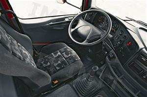 Depois de uma viagem, a luz avisadora do sistema de lubrificação acende. Qual a causa mais provável?