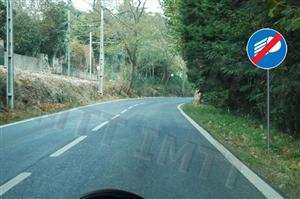 O sinal vertical que se encontra nesta via pública indica-me: