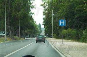 No local em que me encontro devo circular a velocidade moderada?