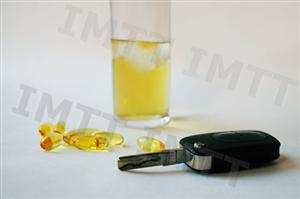 Os medicamentos, ingeridos com bebidas alcoólicas, podem prejudicar o desempenho do condutor ao volante?
