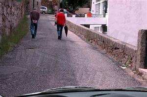 Os peões são utentes da via pública que requerem da minha parte, enquanto condutor, uma atenção especial?