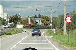 Posso ultrapassar o veículo que circula à minha frente?