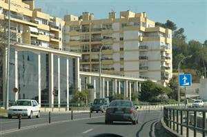 O sinal vertical de fundo azul indica-me: