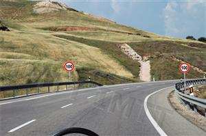 O limite de velocidade aplica-se: