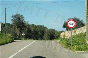 O sinal vertical indica-me: