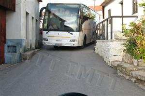 Quando a faixa de rodagem for demasiado estreita, deve ceder a passagem quem chegar primeiro ao troço da via de trânsito. Concorda com esta afirmação?