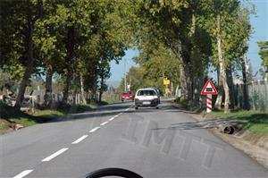 É permitida manobra de marcha atrás numa passagem de nível?